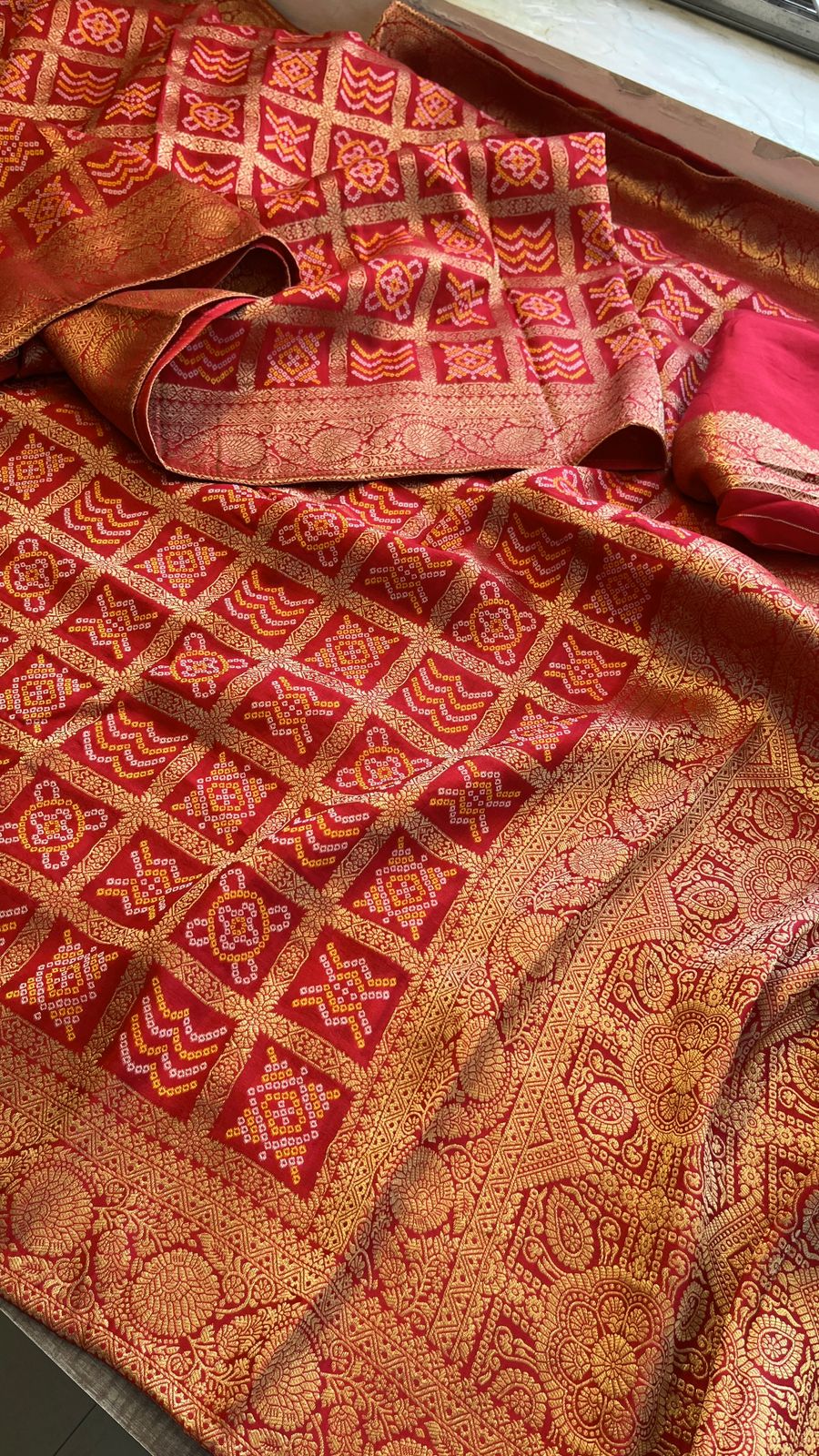 Pure Munga Silk Saree with Meena Banarasi Weaving