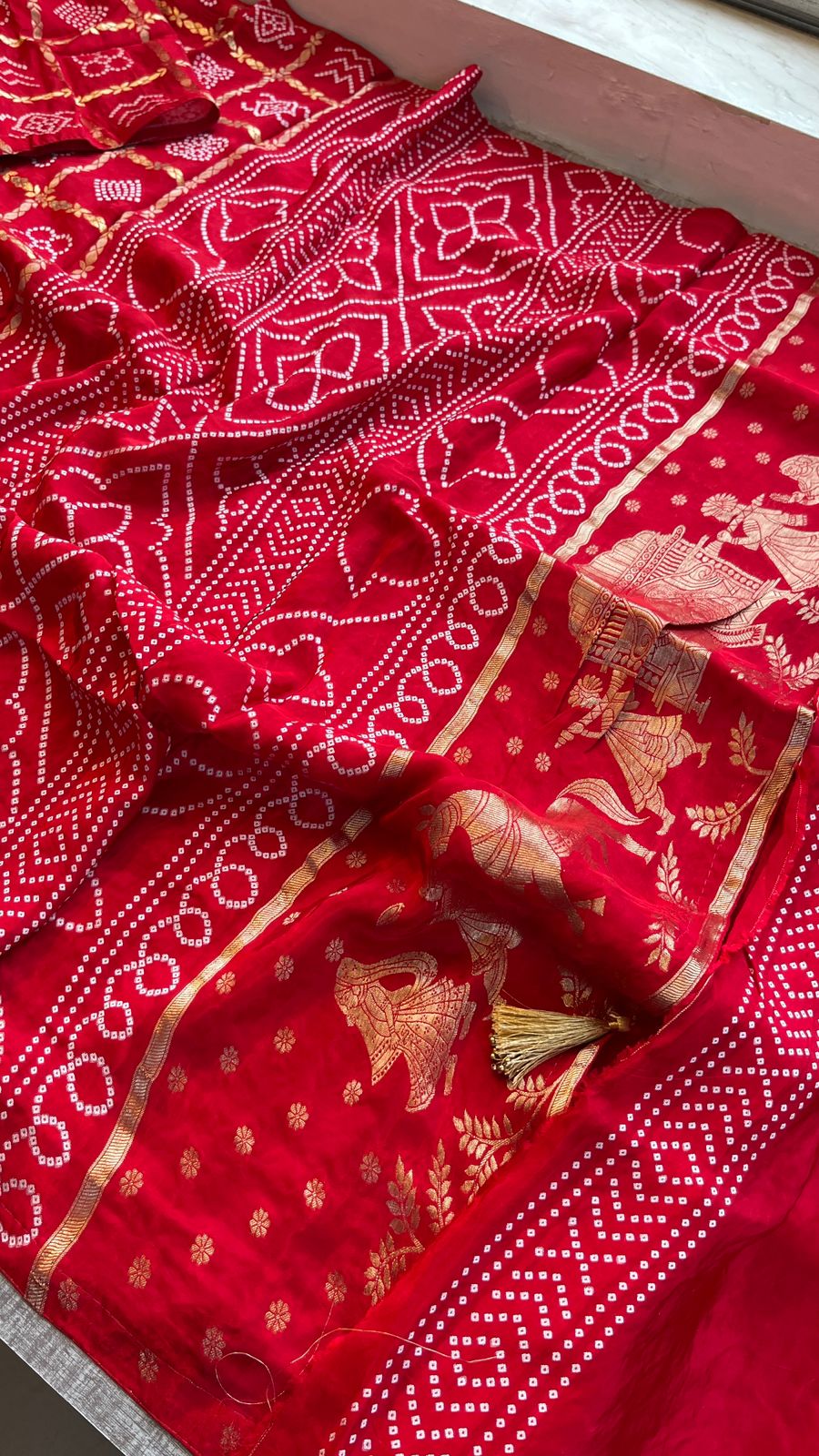Pure Crepe Silk Saree with Bandhani Banarasi Weaving