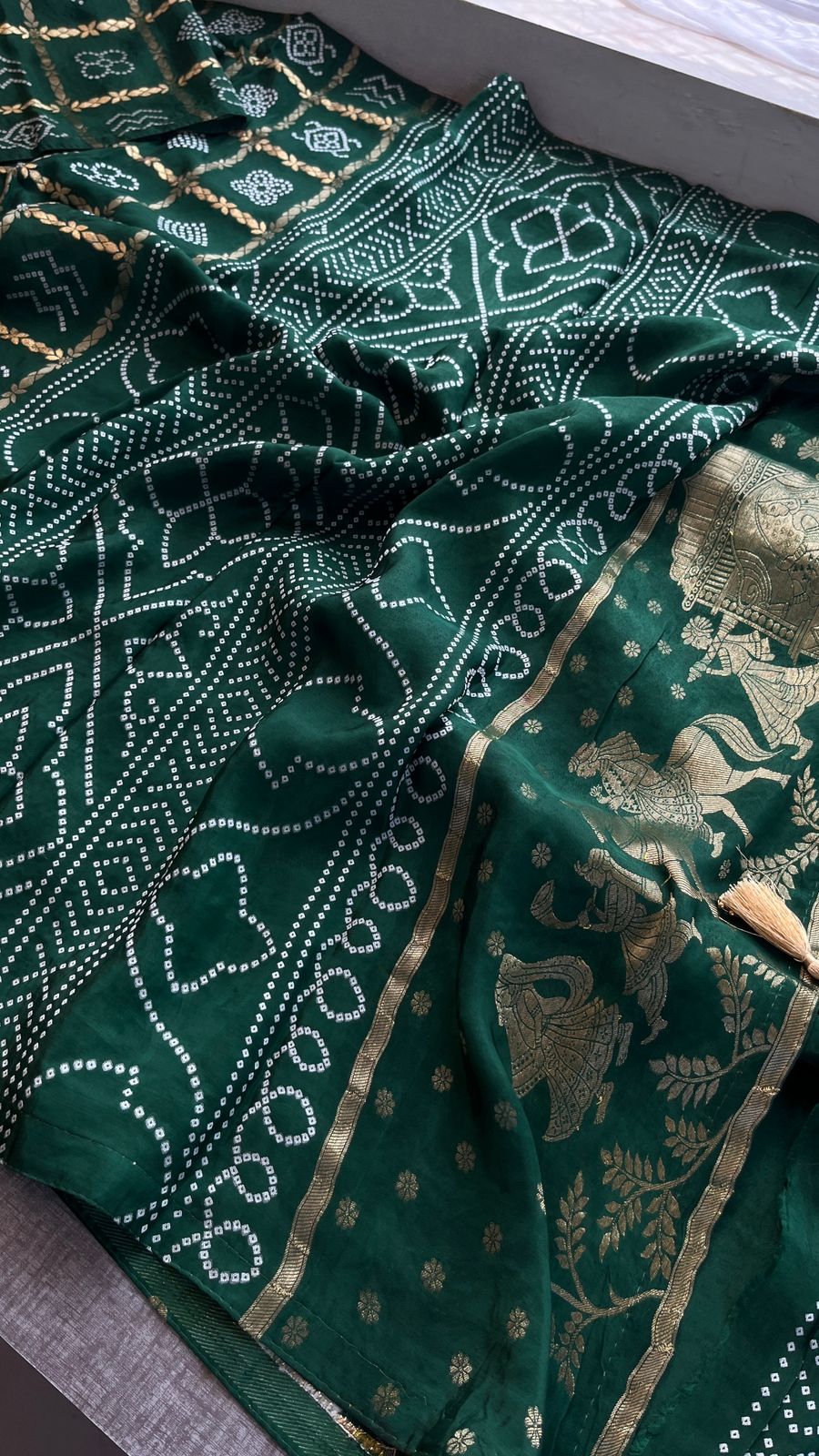 Pure Crepe Silk Saree with Bandhani Banarasi Weaving