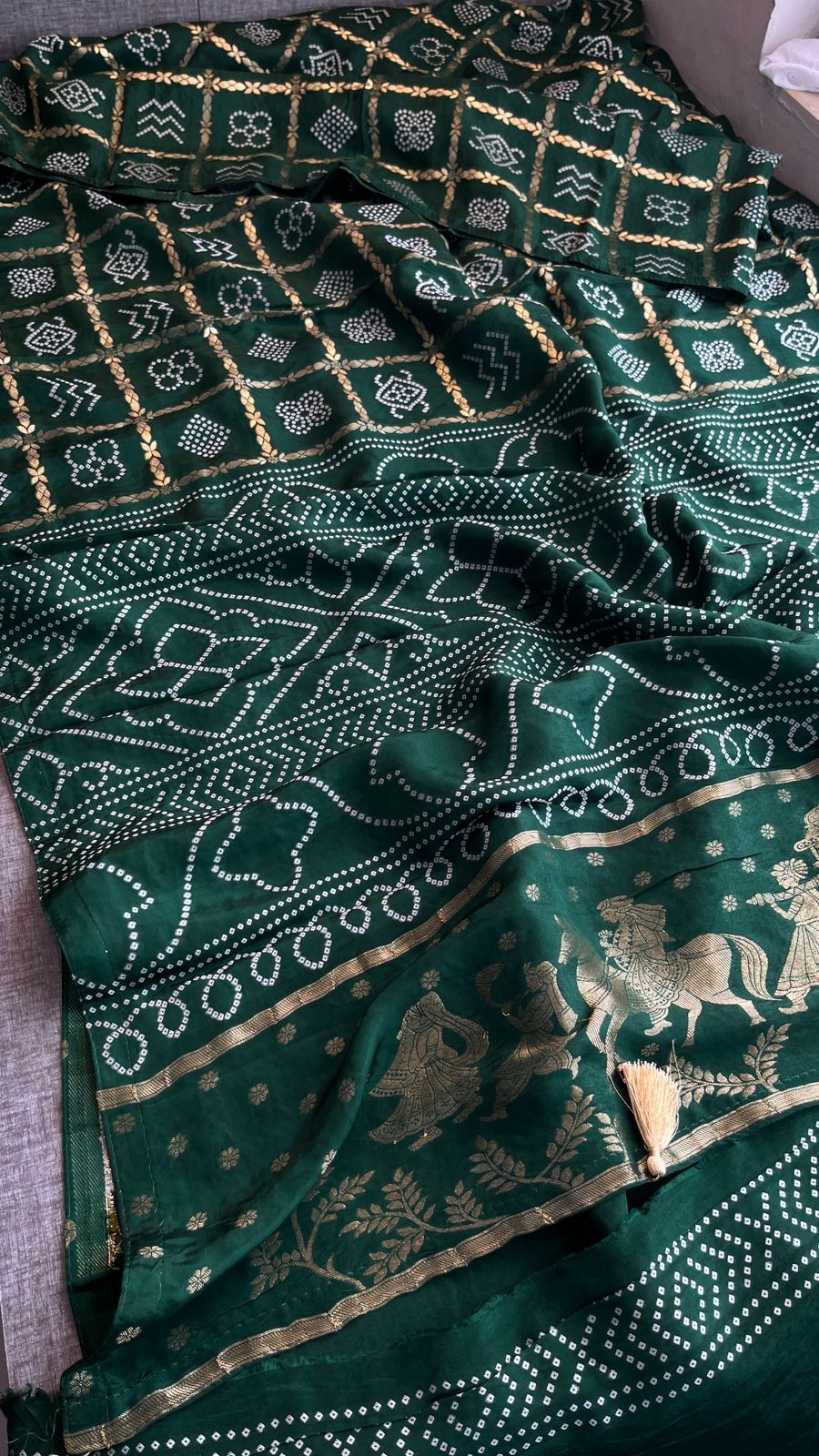 Pure Crepe Silk Saree with Bandhani Banarasi Weaving