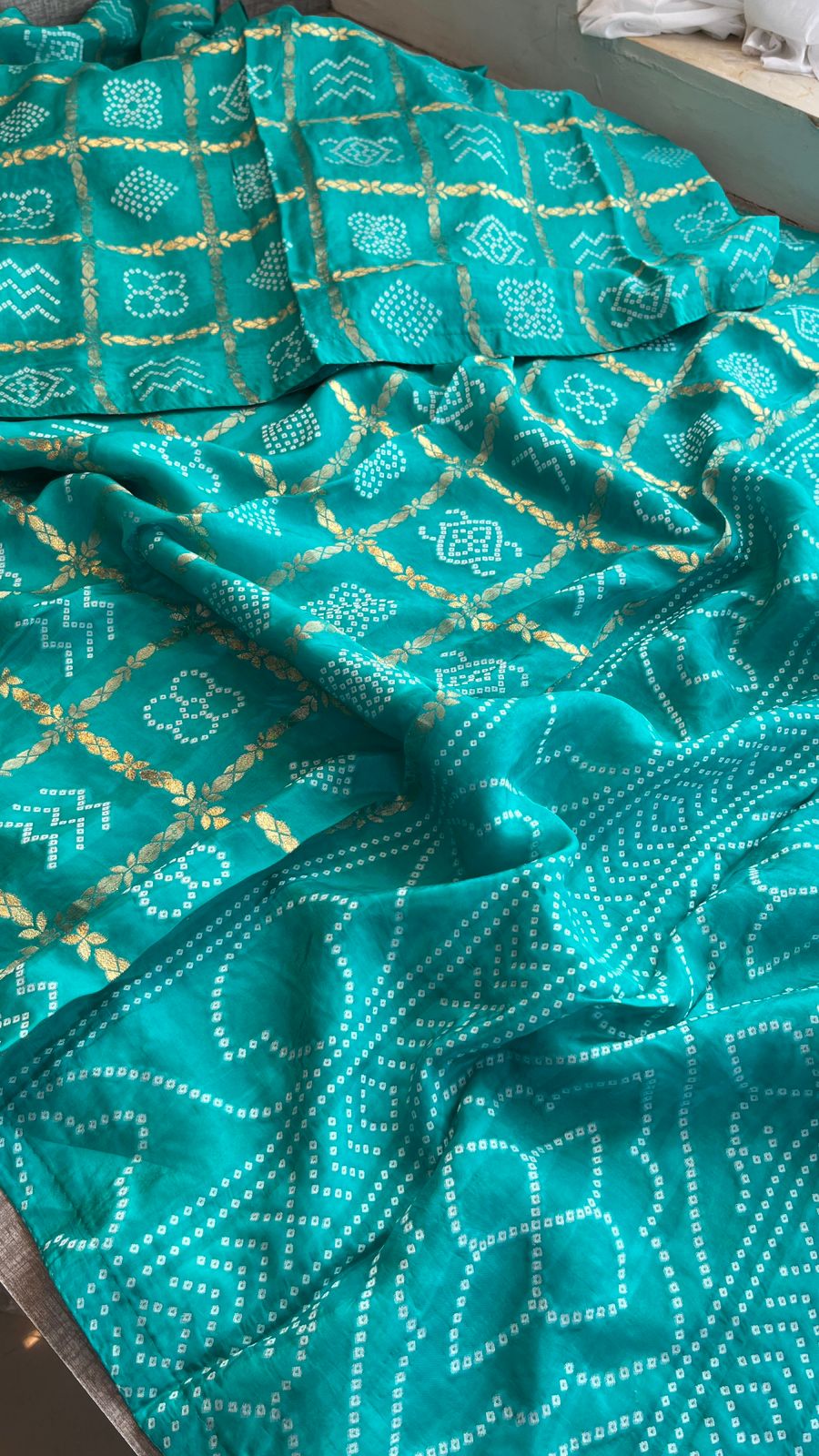 Pure Crepe Silk Saree with Bandhani Banarasi Weaving