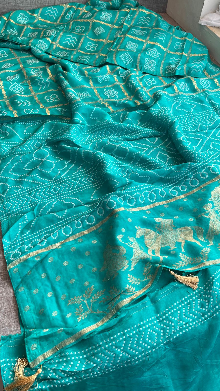 Pure Crepe Silk Saree with Bandhani Banarasi Weaving