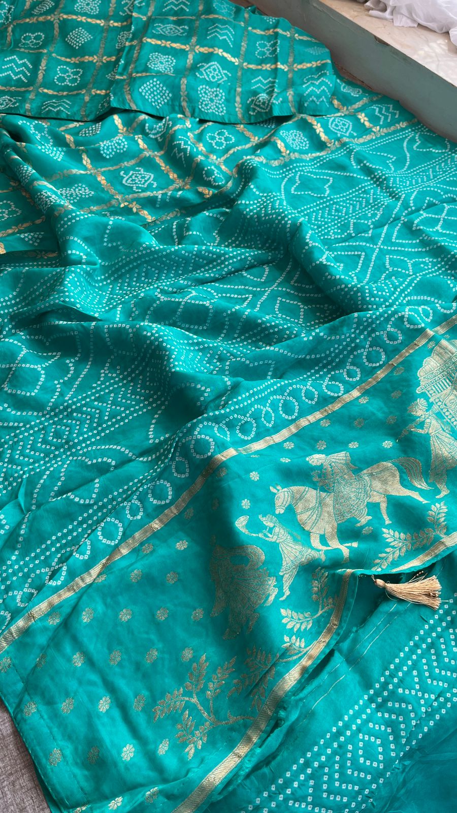 Pure Crepe Silk Saree with Bandhani Banarasi Weaving