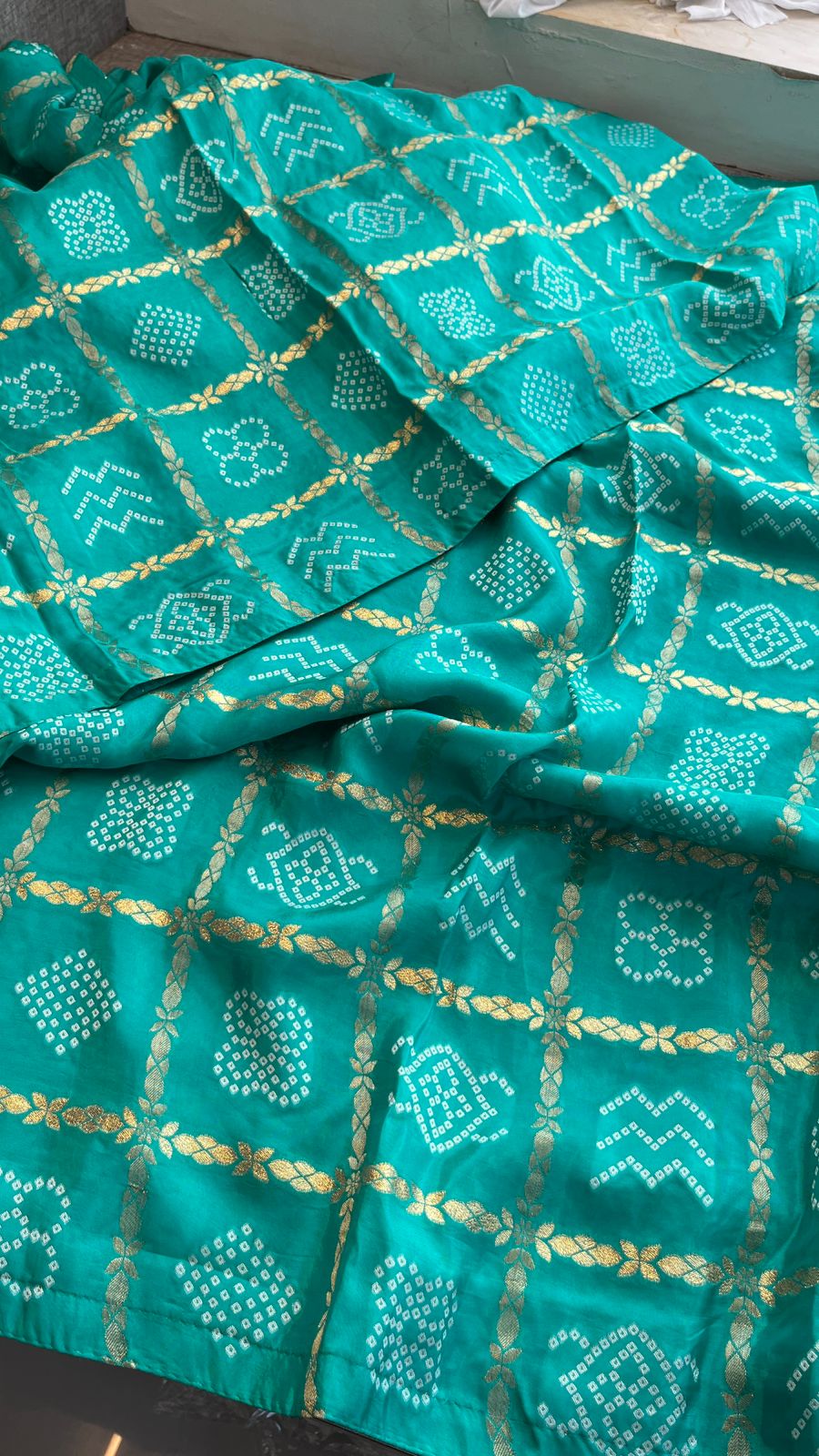 Pure Crepe Silk Saree with Bandhani Banarasi Weaving