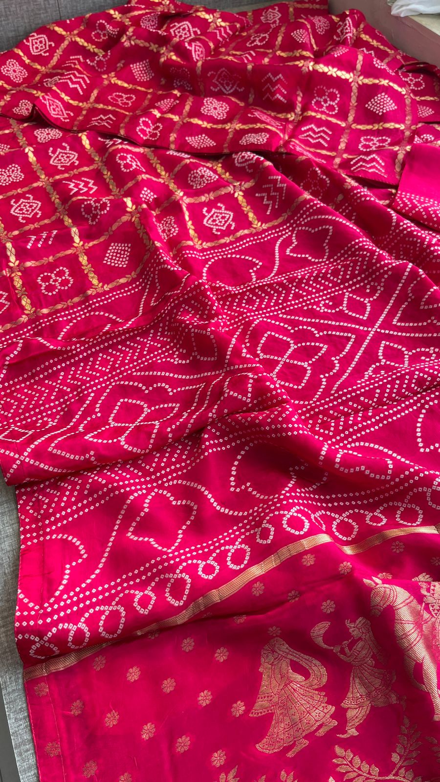 Pure Crepe Silk Saree with Bandhani Banarasi Weaving
