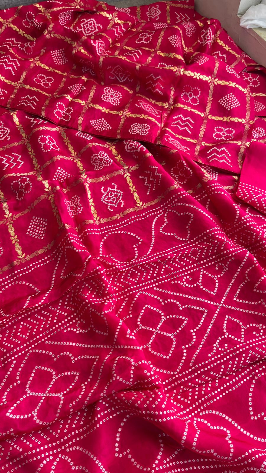 Pure Crepe Silk Saree with Bandhani Banarasi Weaving