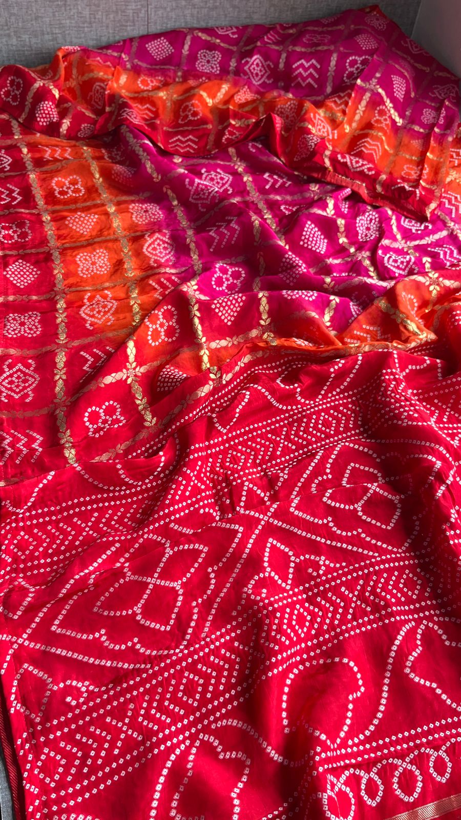 Pure Crepe Silk Saree with Bandhani Banarasi Weaving