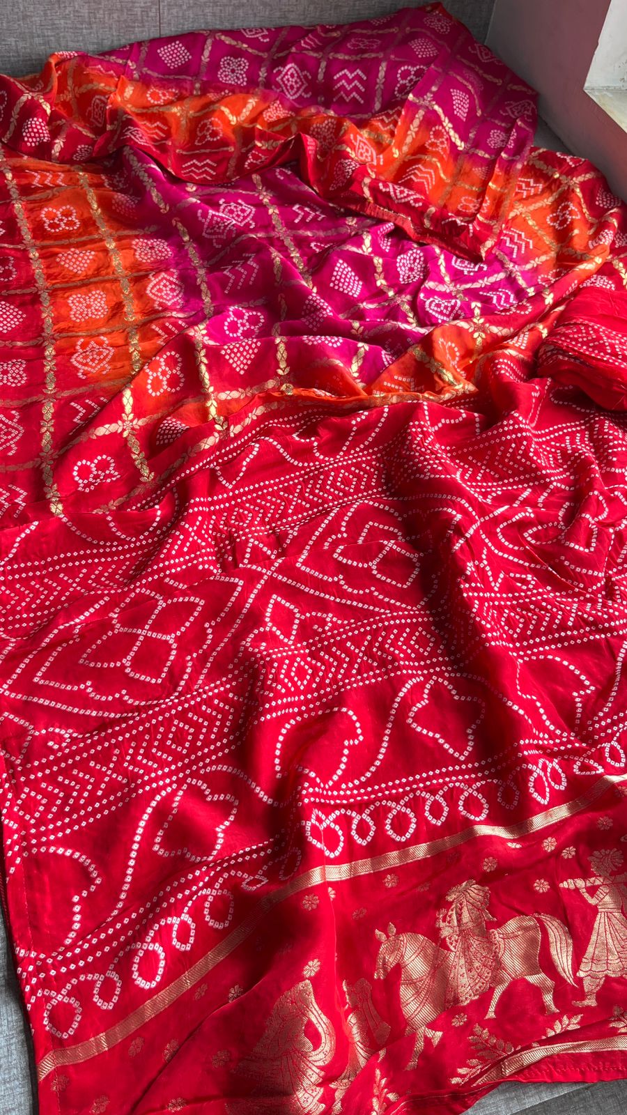 Pure Crepe Silk Saree with Bandhani Banarasi Weaving