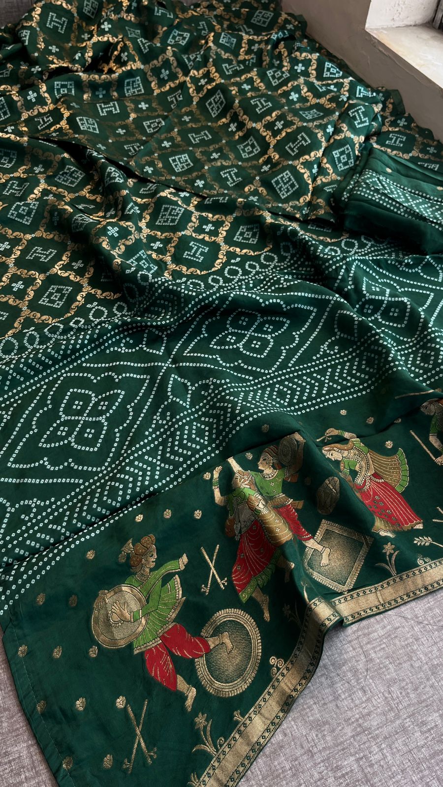 Pure Crepe Silk Saree with Meena Bandhani Banarasi Weaving