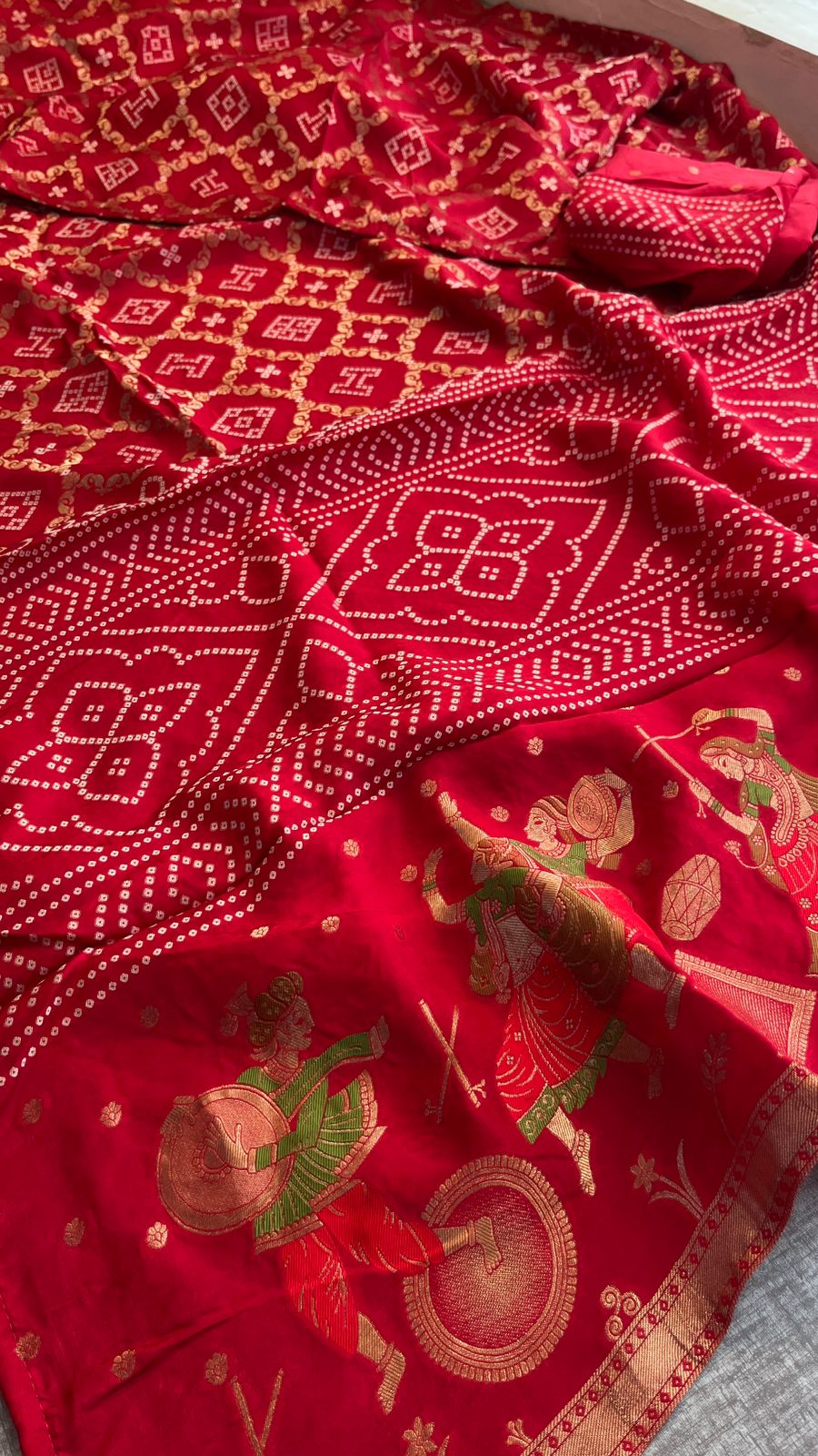 Pure Crepe Silk Saree with Meena Bandhani Banarasi Weaving