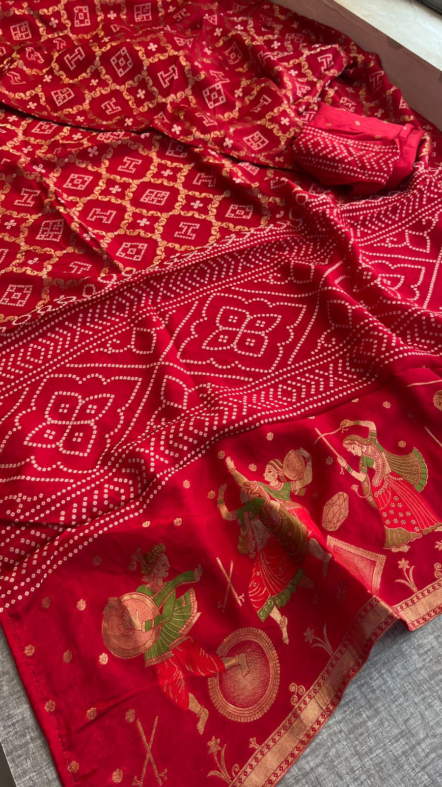 Pure Crepe Silk Saree with Meena Bandhani Banarasi Weaving