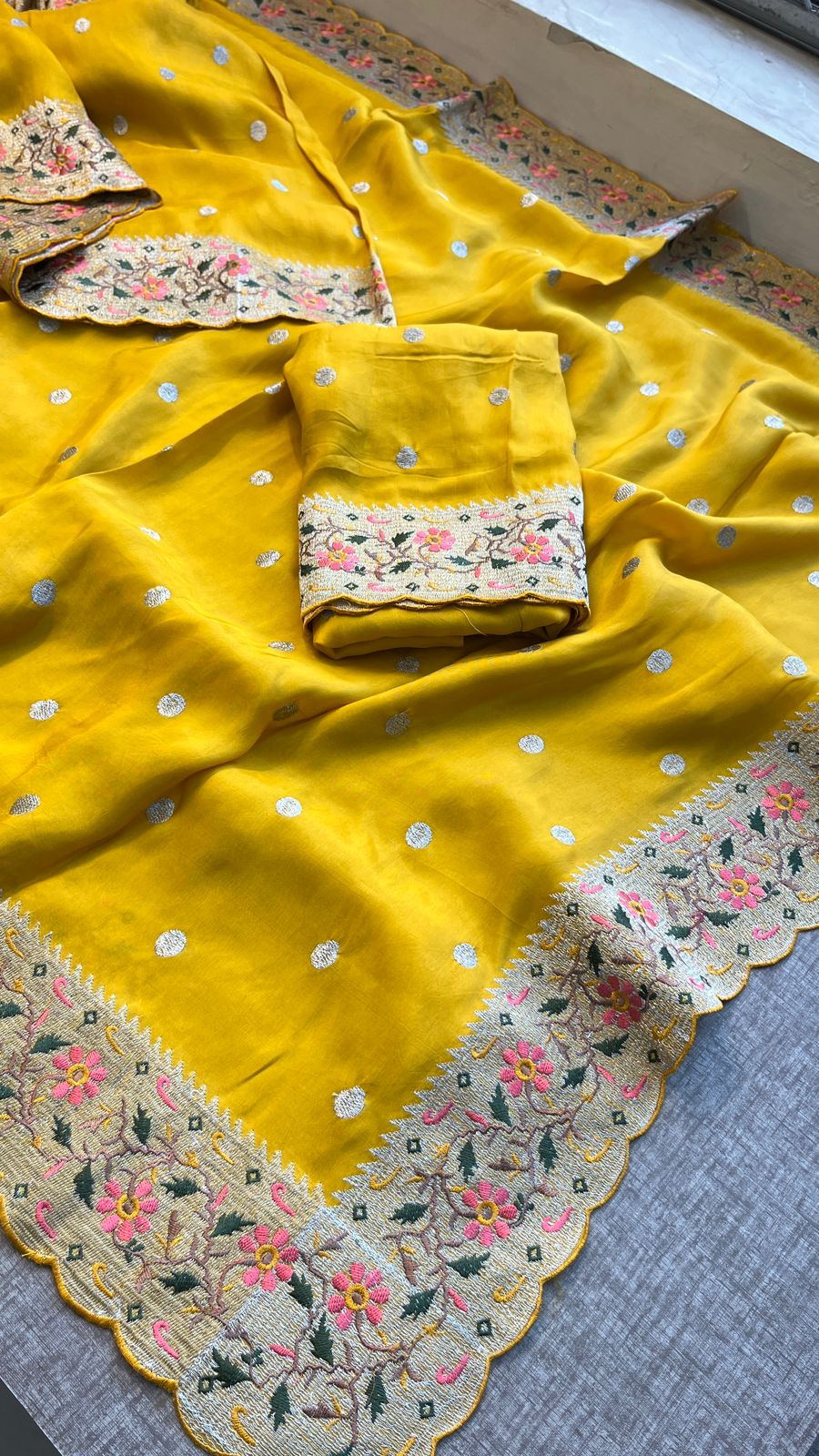 Pure Munga Silk Saree with Multi-Thread Embroidery & Zari Work
