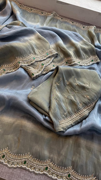 Elegant Munga Silk Saree with Intricate Work